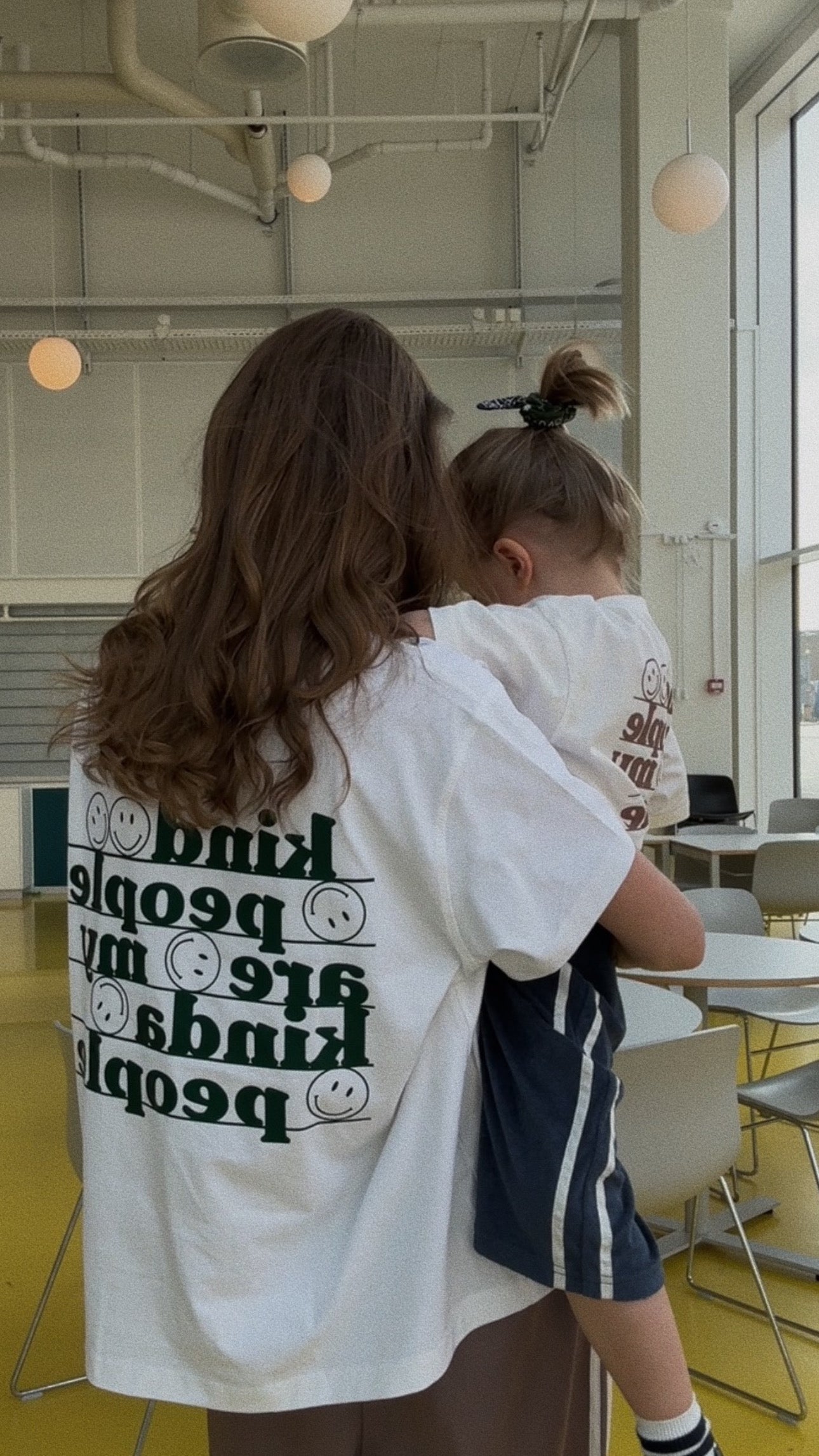 Kind People Tee MOM (PRE-order - afsendes i uge 23)
