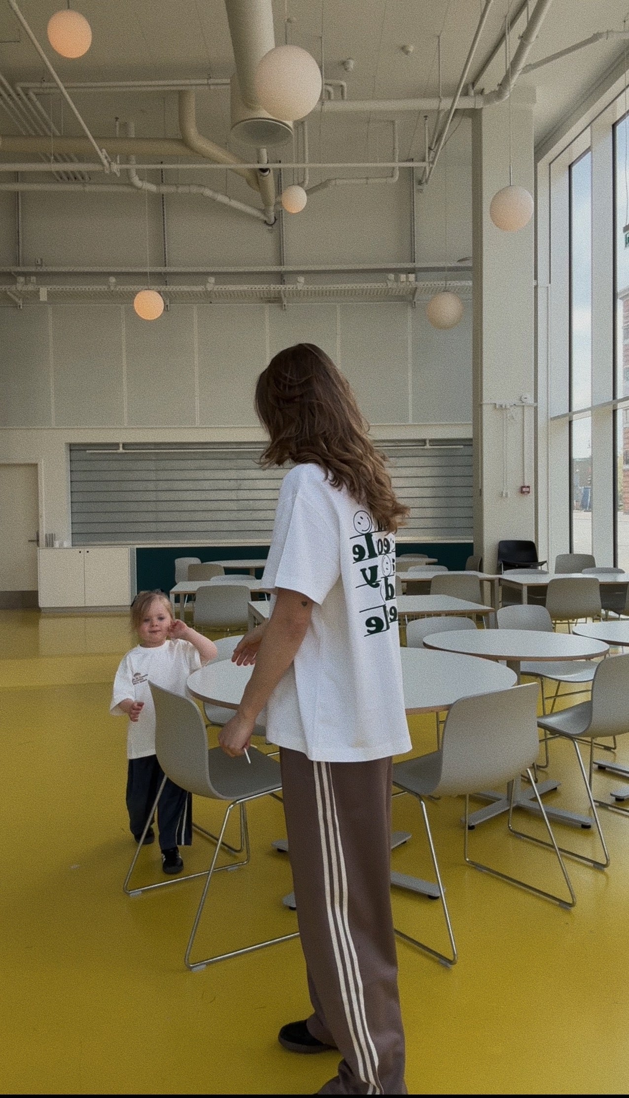 Kind People Tee MOM (PRE-order - afsendes i uge 23)