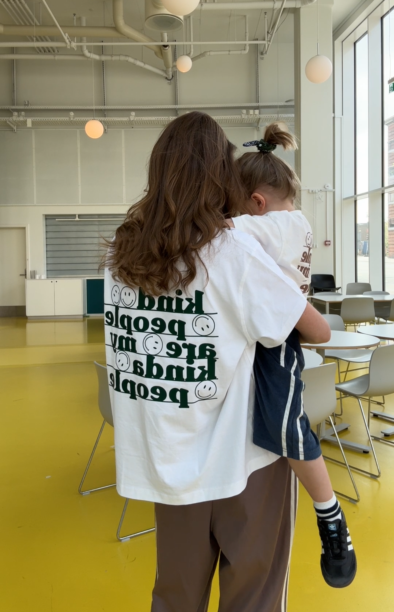 Kind People Tee MOM (PRE-order - afsendes i uge 23)
