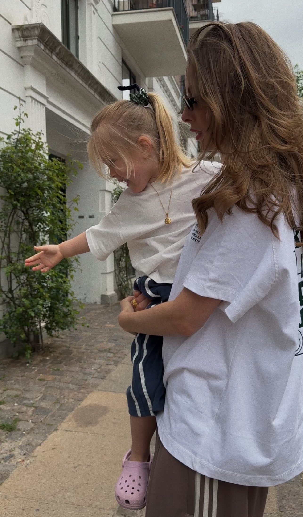 Kind People Tee MOM (PRE-order - afsendes i uge 23)