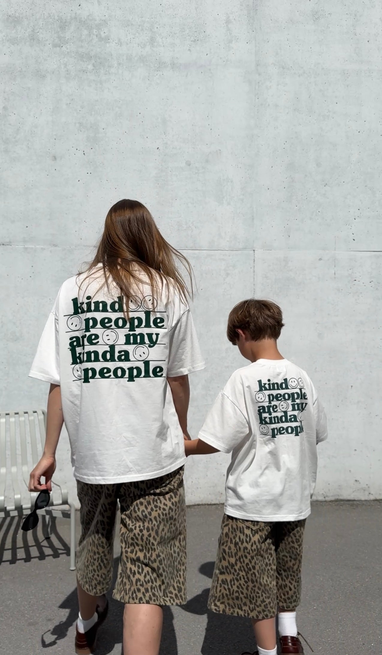 Kind People Tee MOM (PRE-order - afsendes i uge 23)