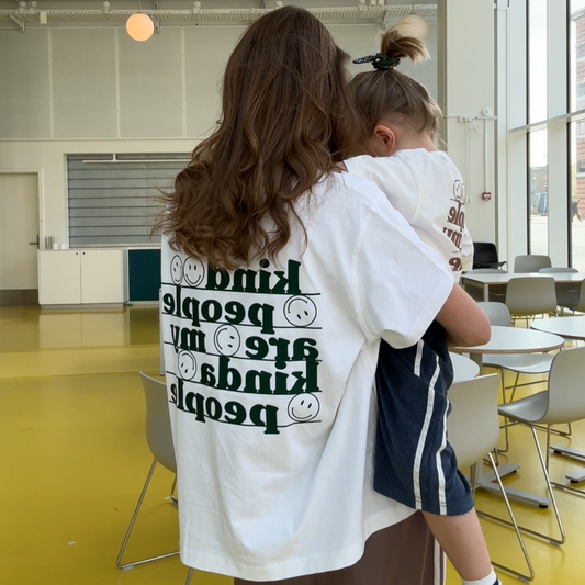Kind People Tee MOM (PRE-order - afsendes i uge 23)