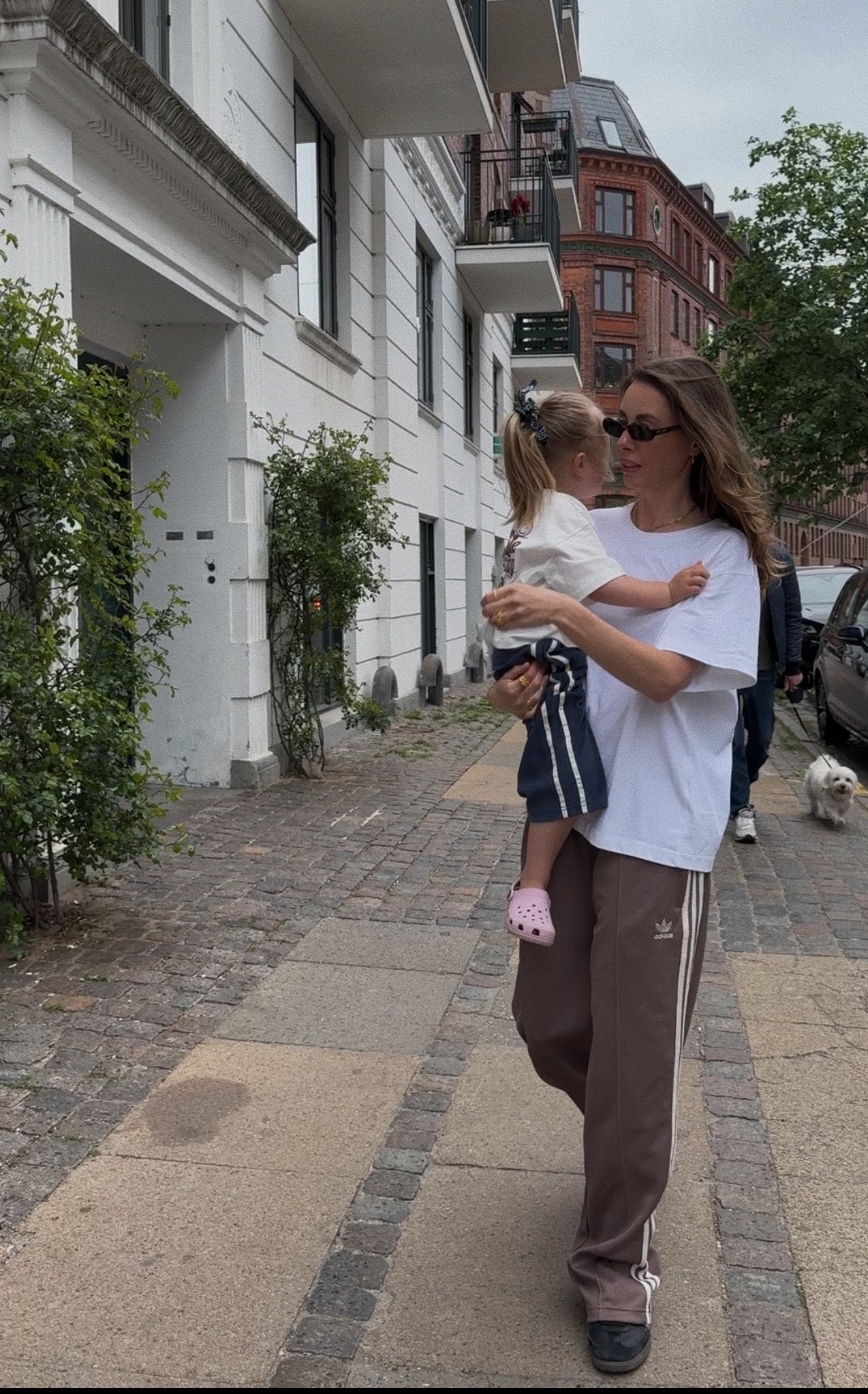 Kind People Tee MOM (PRE-order - afsendes i uge 23)