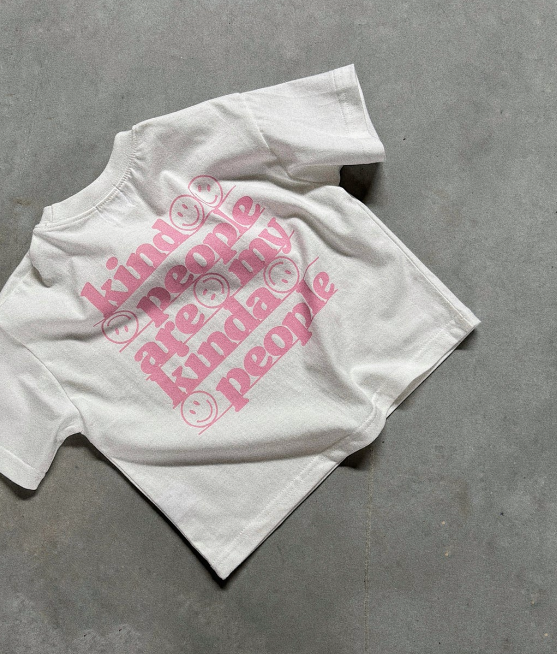 Kind People Tee MOM (PRE-order - afsendes i uge 23)